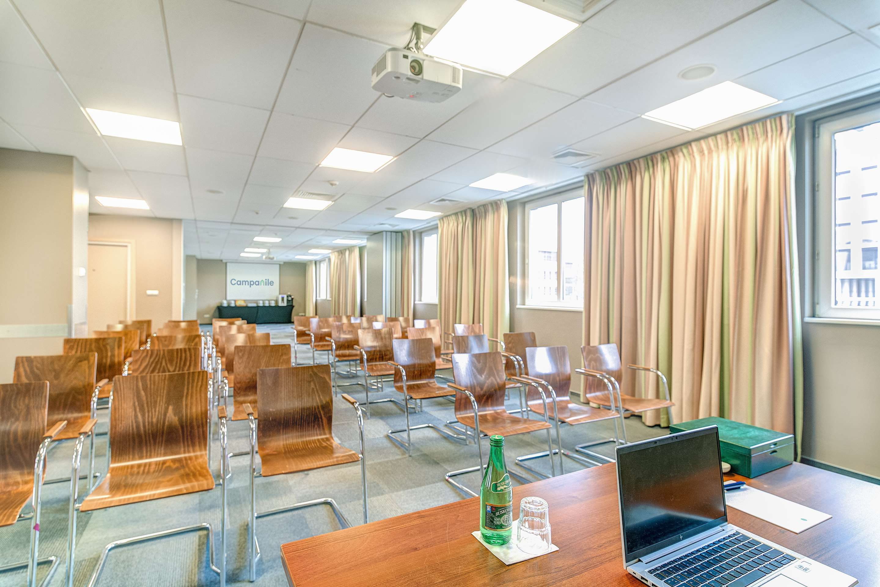 غرفة الاجتماعات