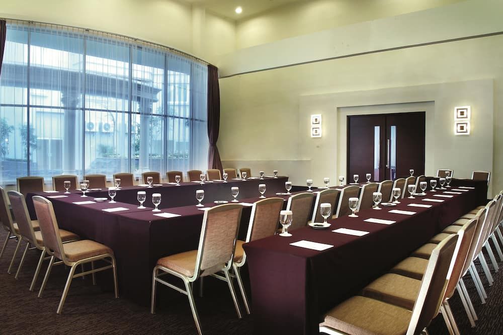 غرفة الاجتماعات