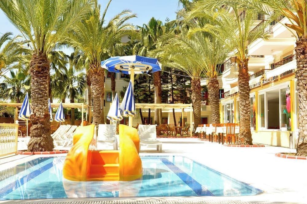 حوض السباحة صورة