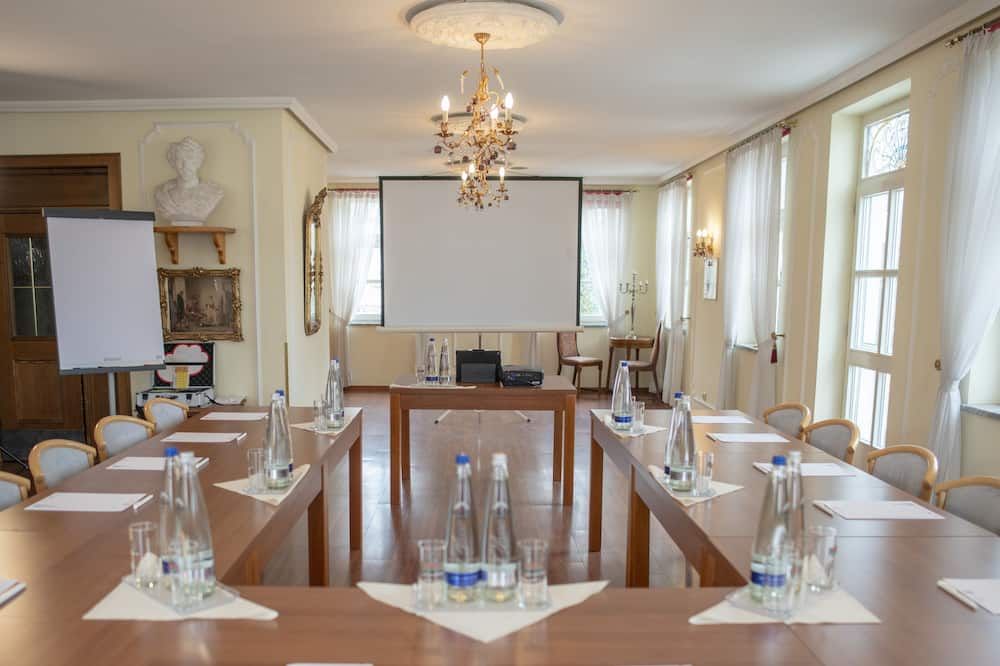 غرفة الاجتماعات