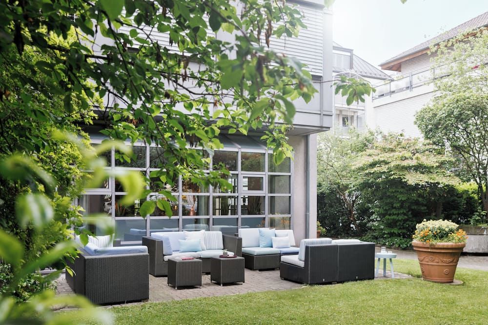 شرفة مرصوفة