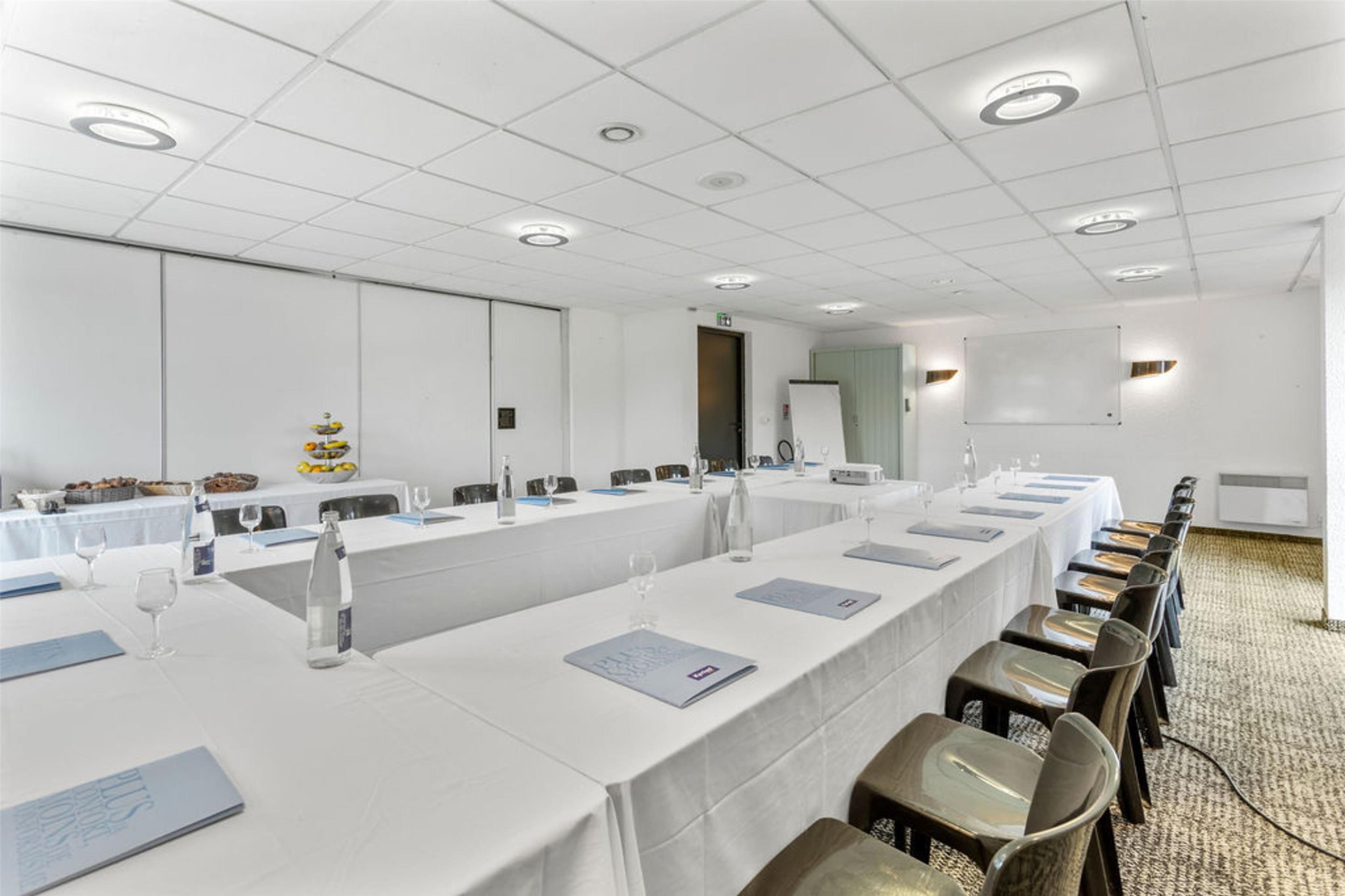 غرفة الاجتماعات