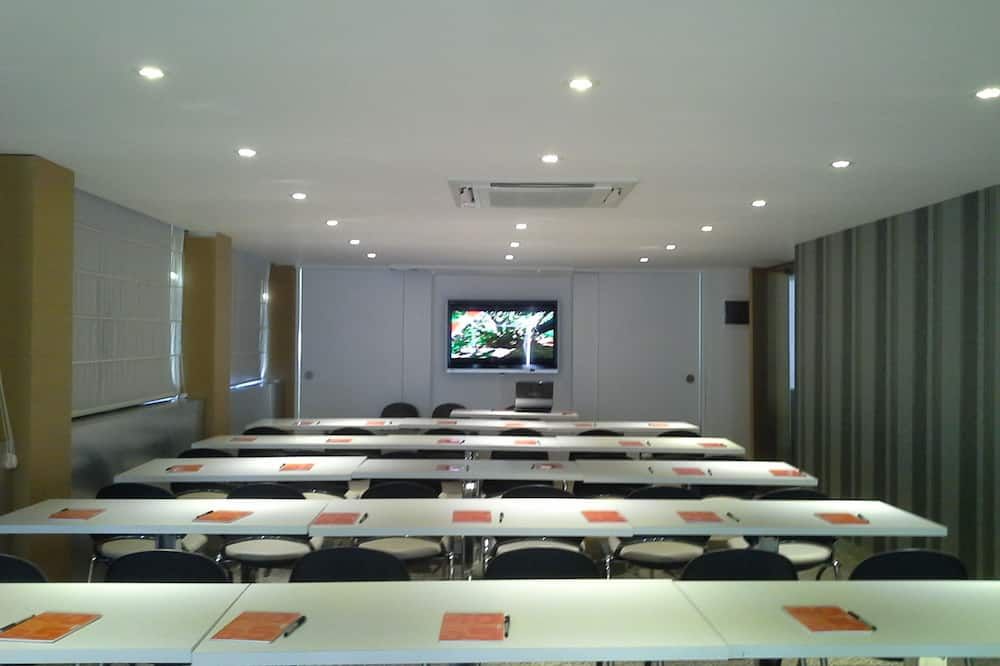 غرفة الاجتماعات