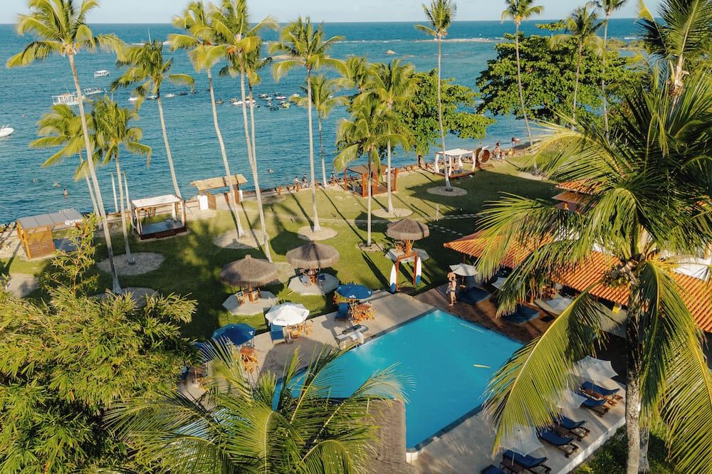 حوض السباحة