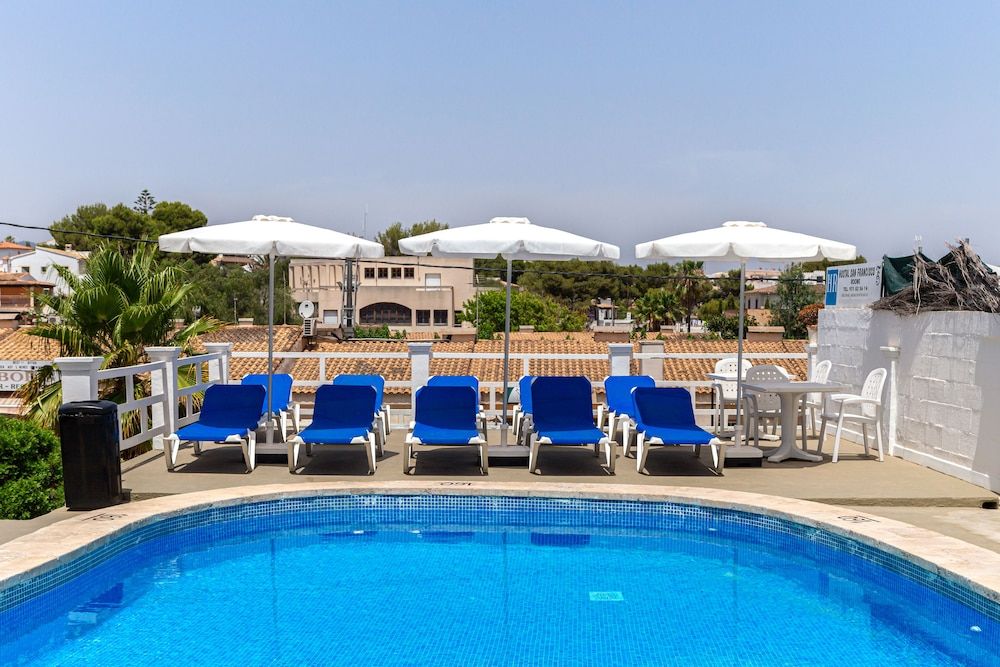 حوض السباحة صورة