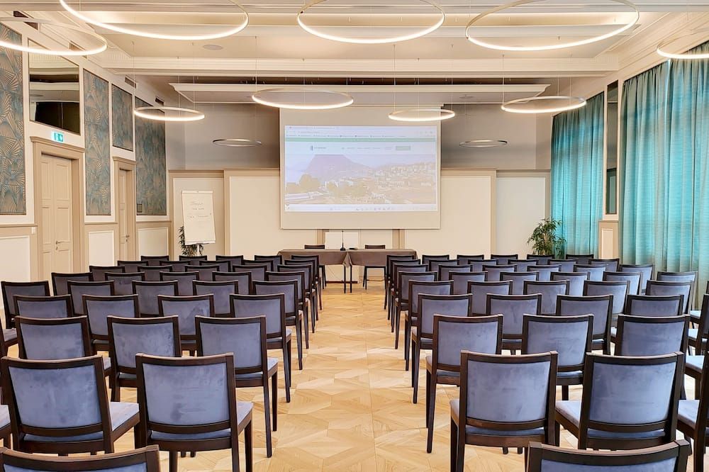 غرفة الاجتماعات