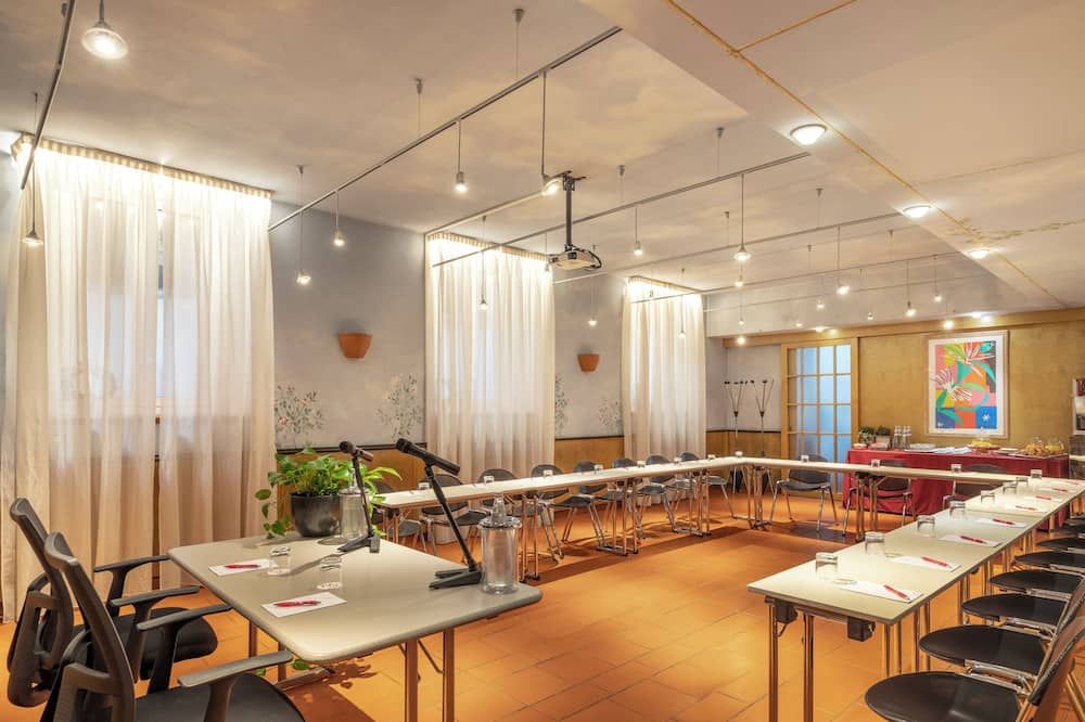 غرفة الاجتماعات