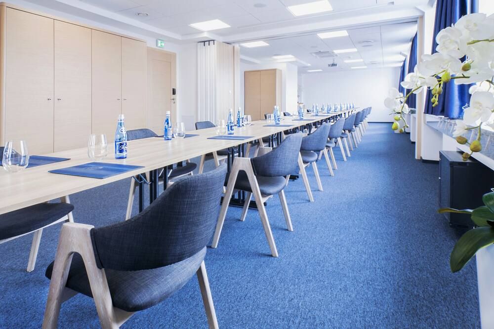 غرفة الاجتماعات