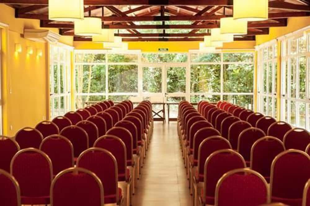 غرفة الاجتماعات