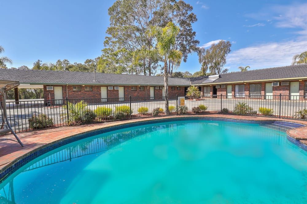 حوض السباحة صورة