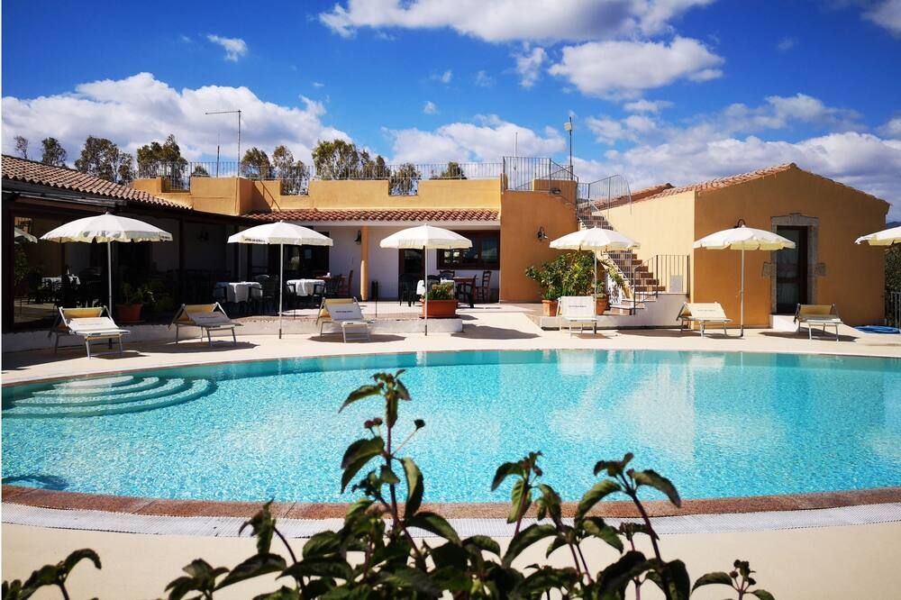 حوض السباحة صورة