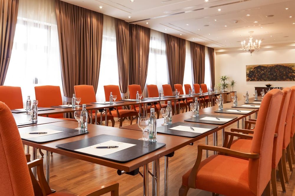 غرفة الاجتماعات