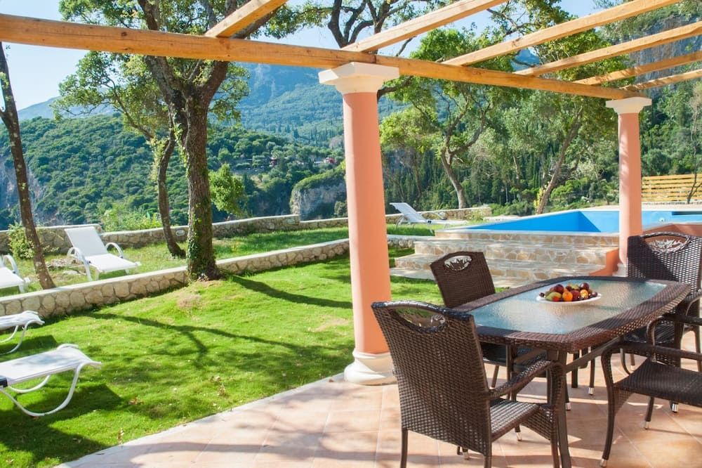 شرفة مرصوفة