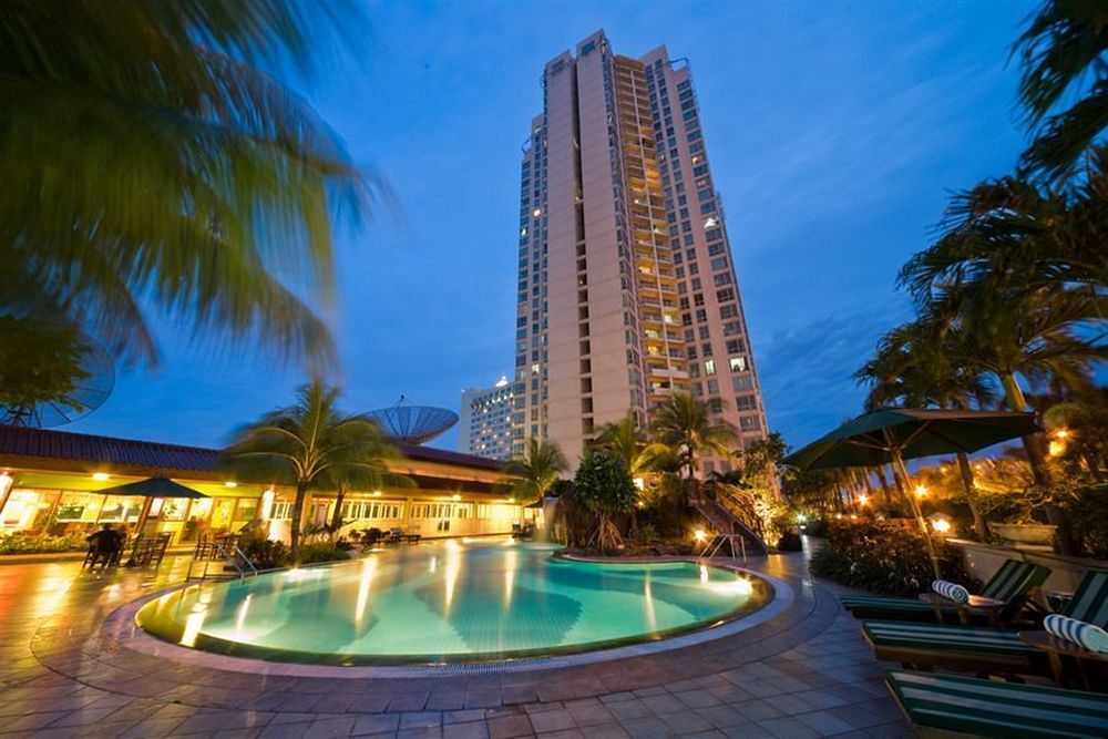 حوض السباحة صورة