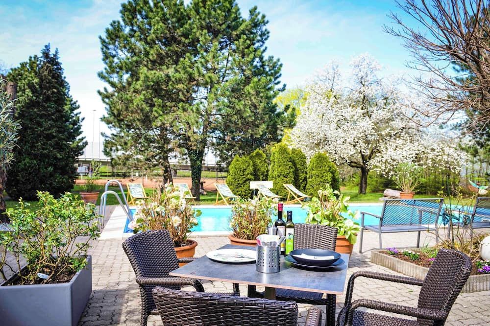 شرفة مرصوفة