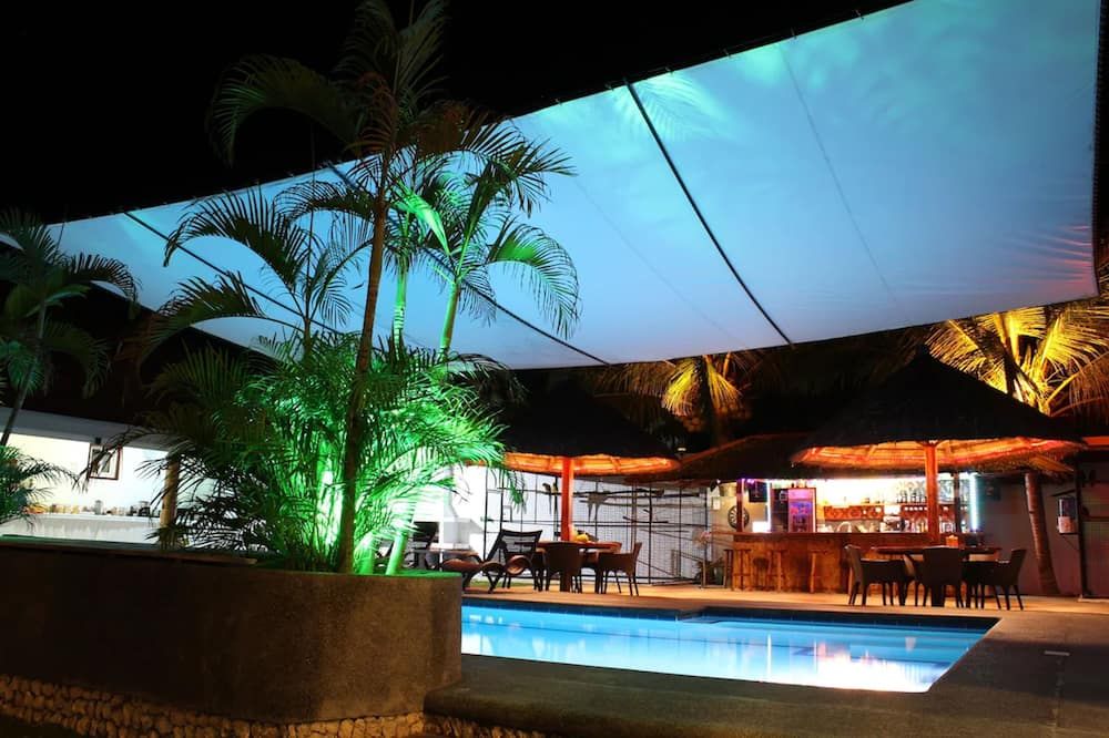 حوض السباحة صورة