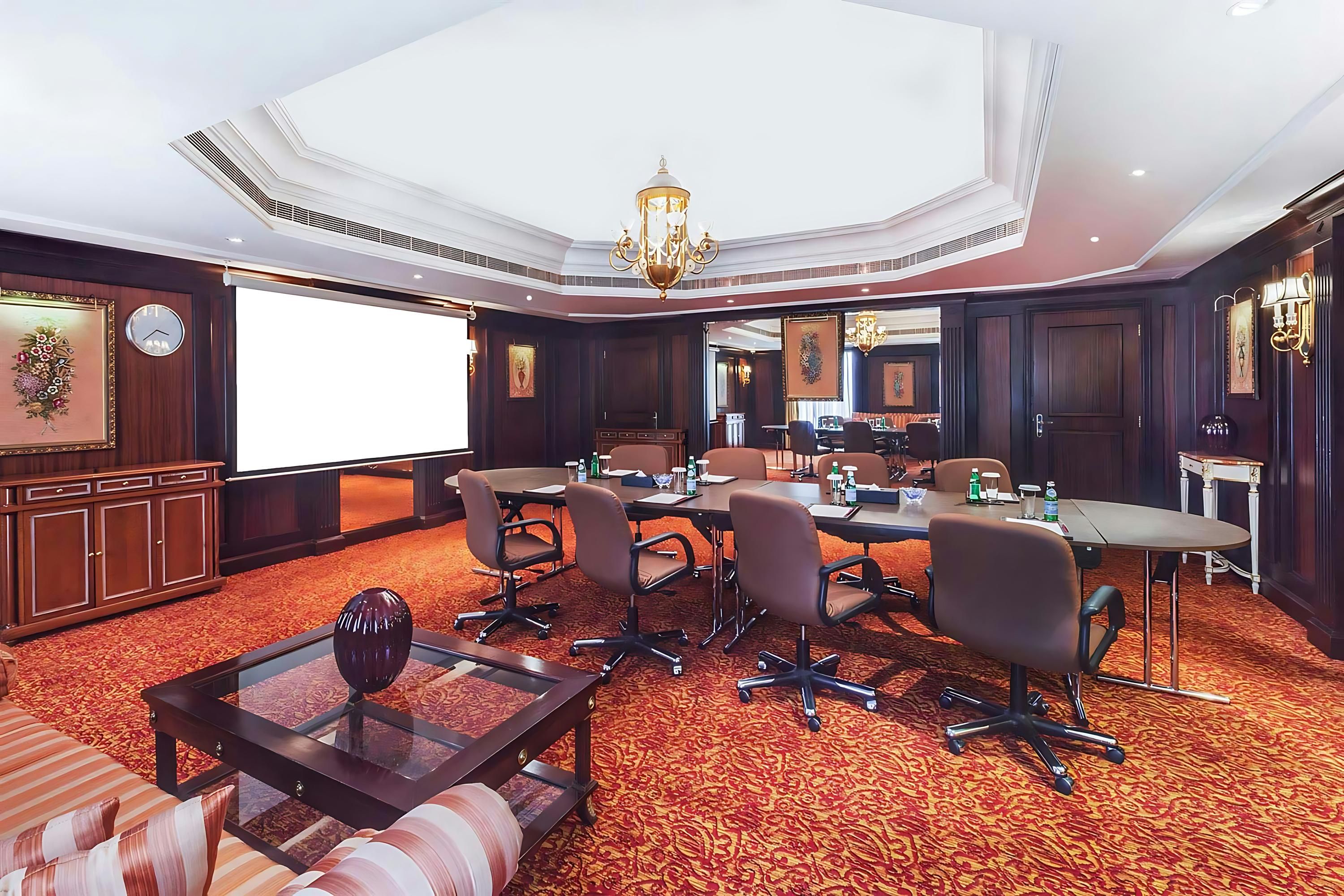 غرفة الاجتماعات