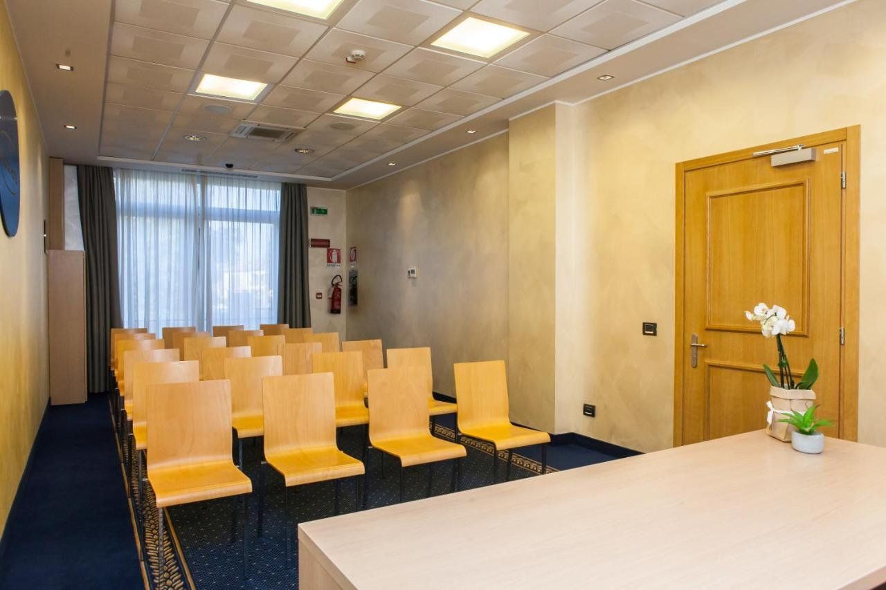 غرفة الاجتماعات