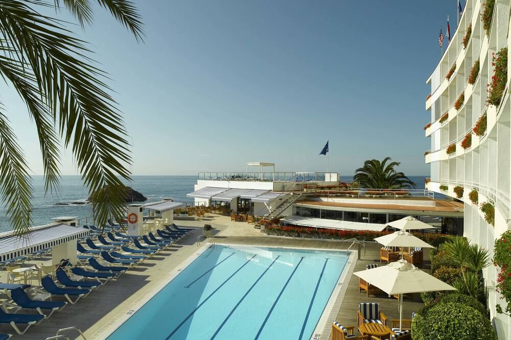 حوض السباحة