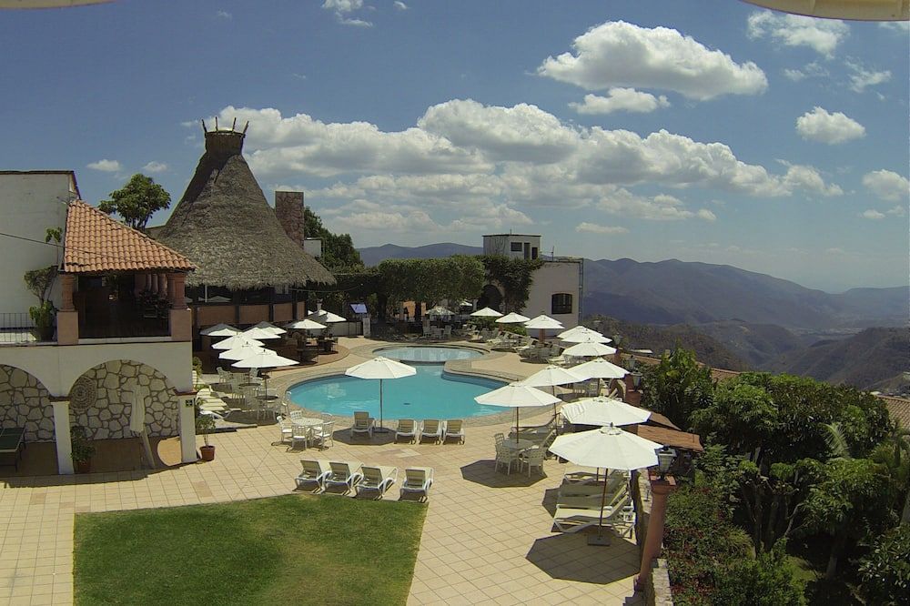 حوض السباحة صورة