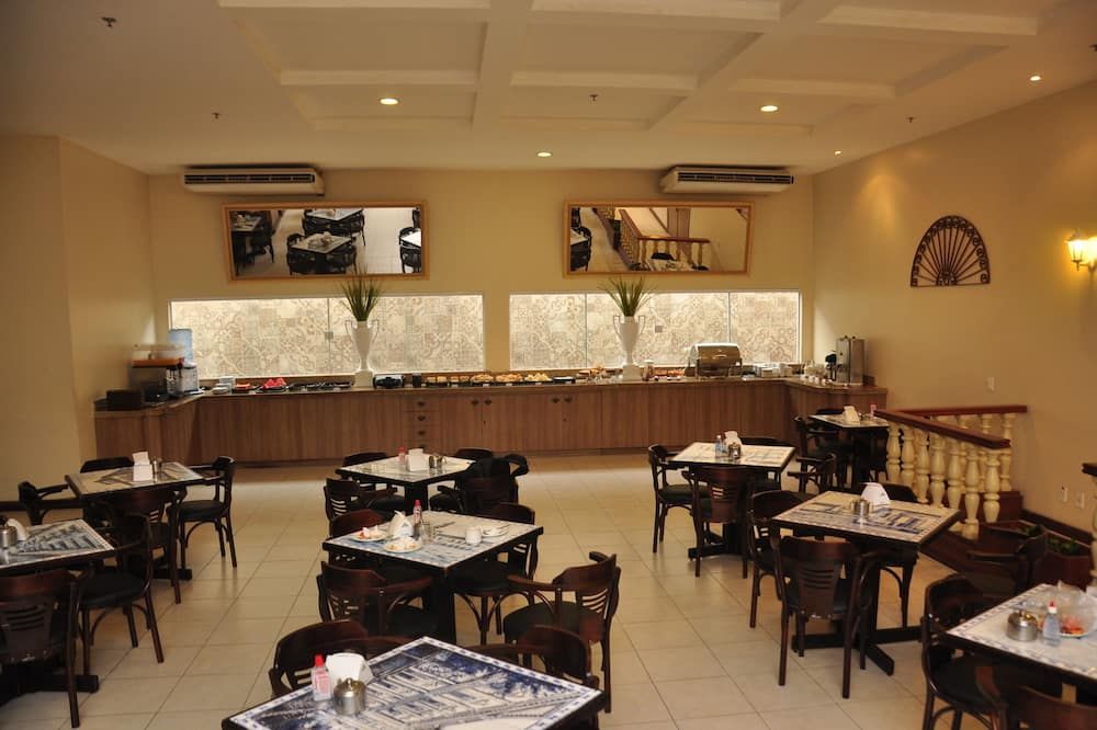 مطعم