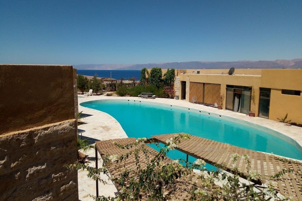 حوض السباحة صورة