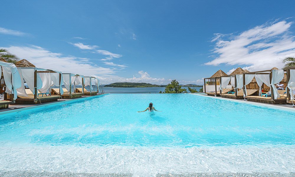 حوض السباحة صورة