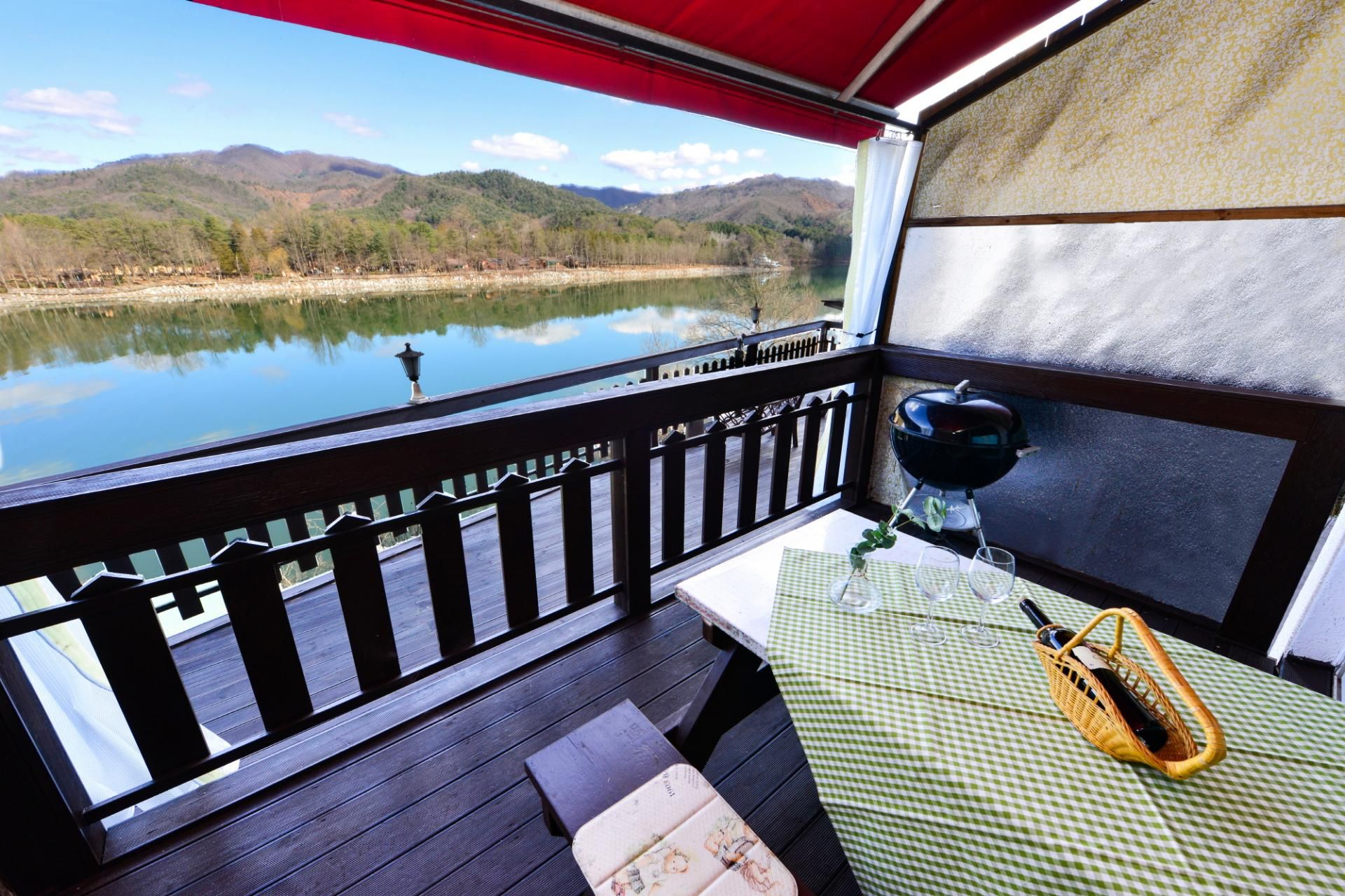 شرفة مرصوفة