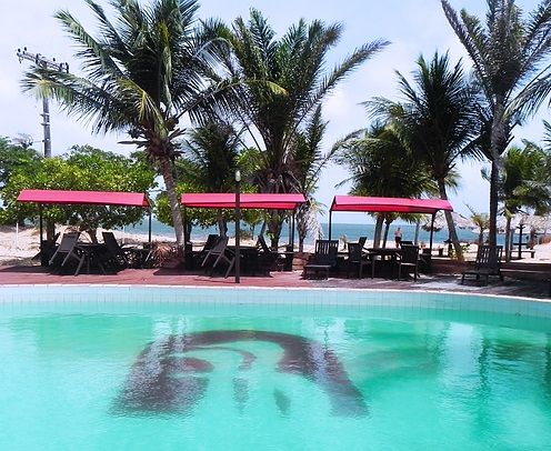 حوض السباحة