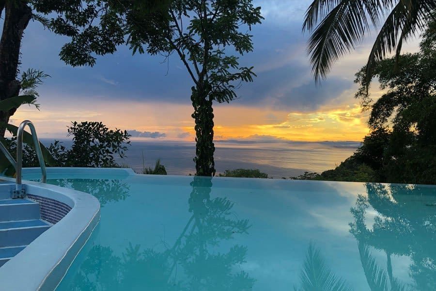 حوض السباحة صورة