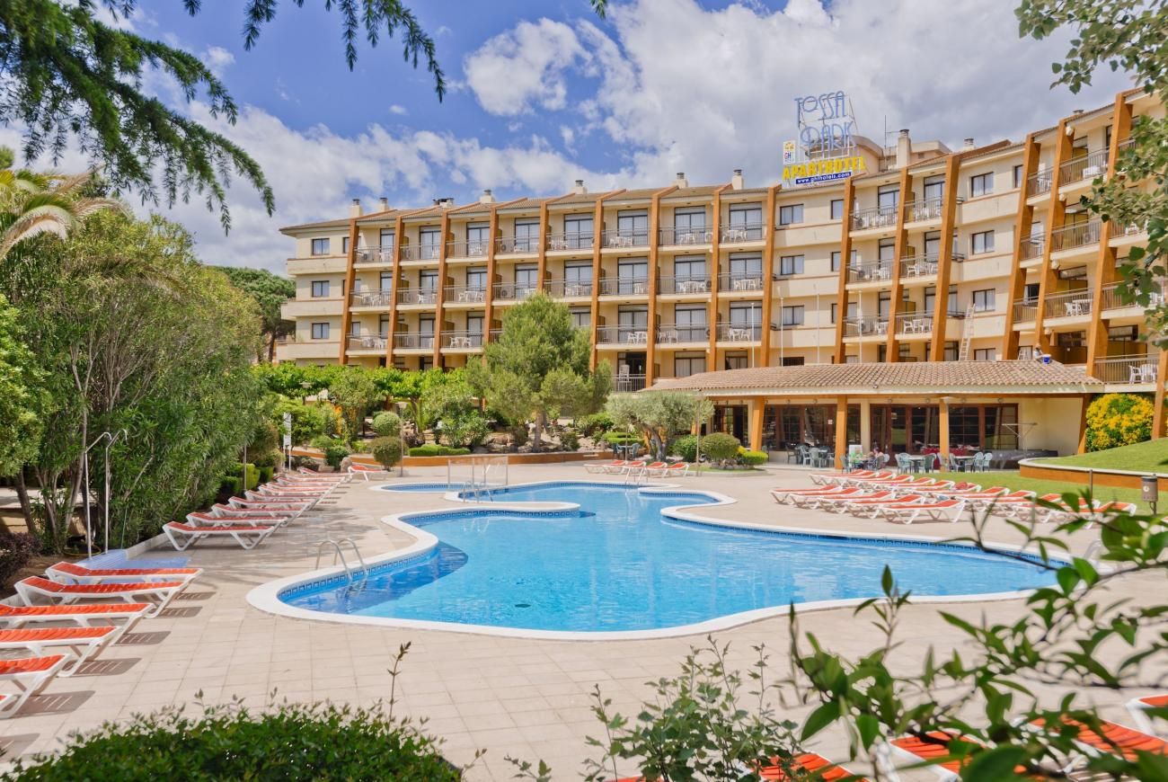 حوض السباحة