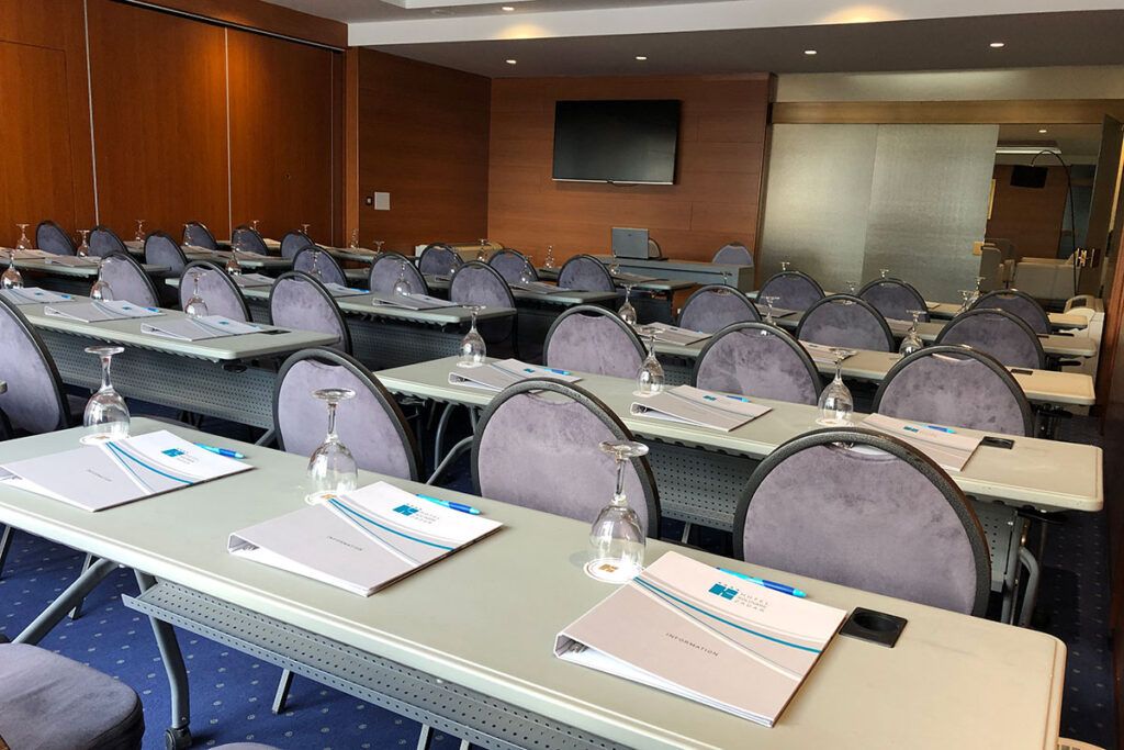 غرفة الاجتماعات