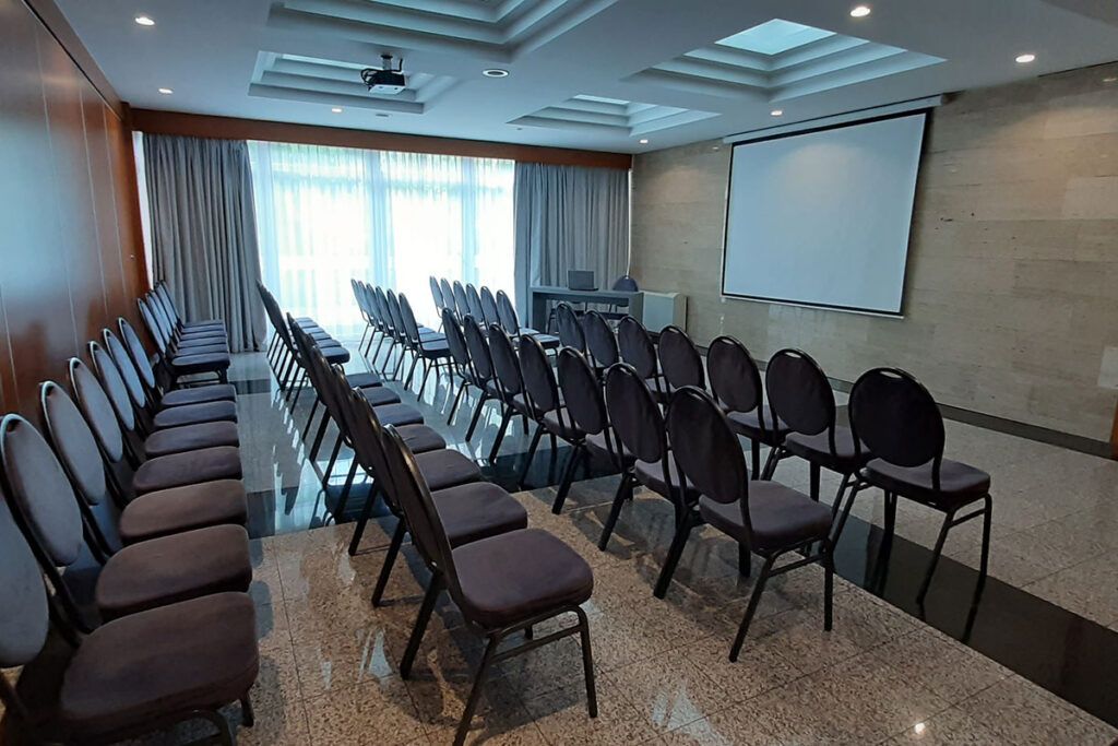 غرفة الاجتماعات