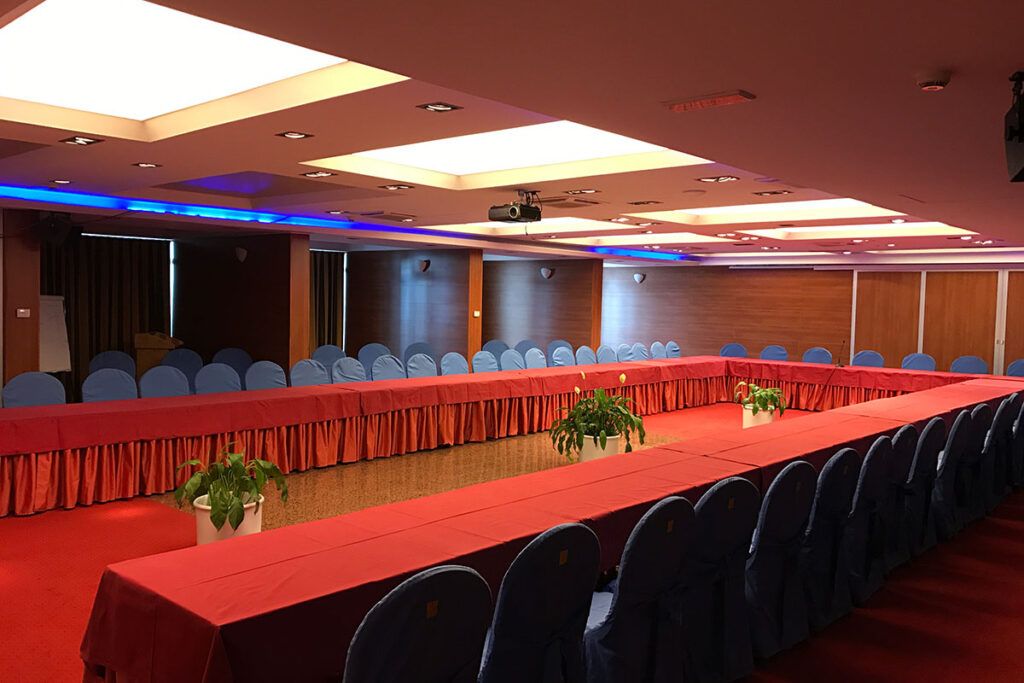 غرفة الاجتماعات