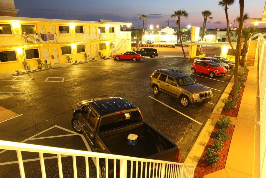 موقف سيارات