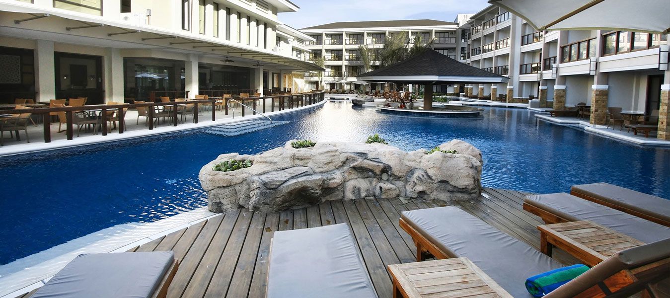 حوض السباحة