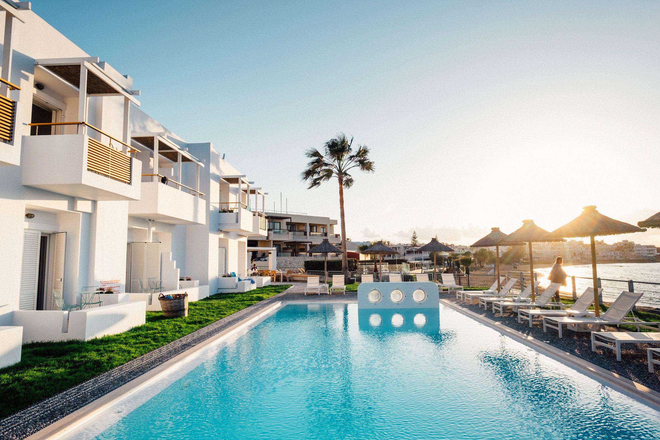 حوض السباحة