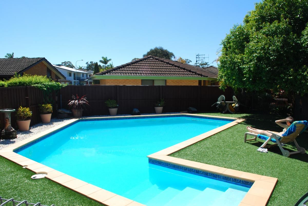 حوض السباحة