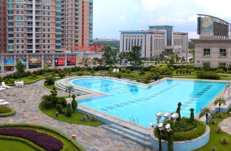 حوض السباحة