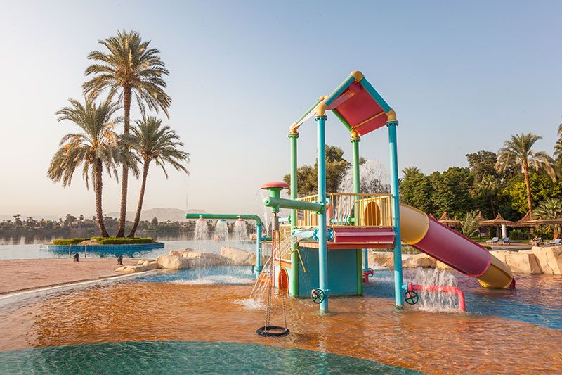 حوض السباحة