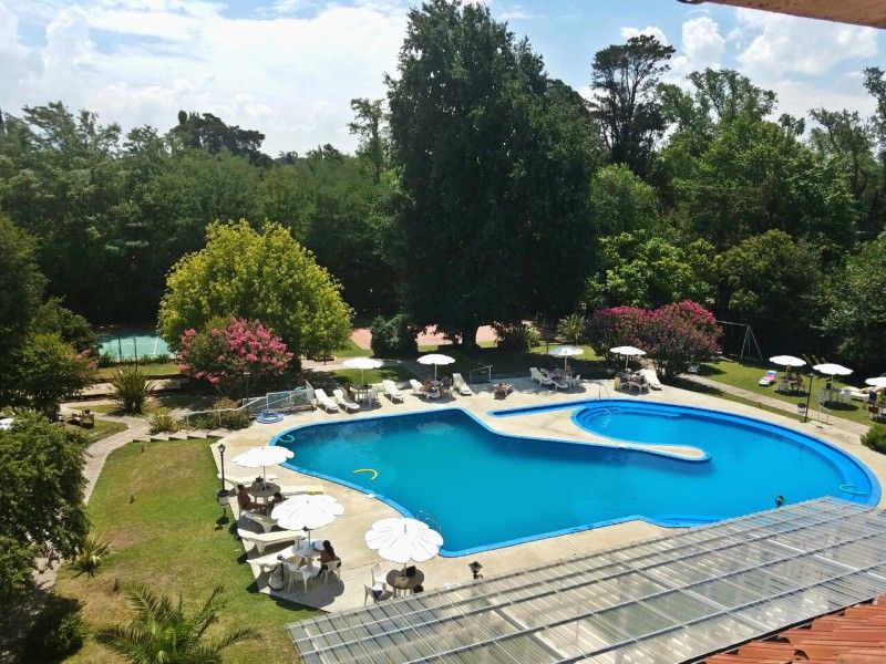 حوض السباحة