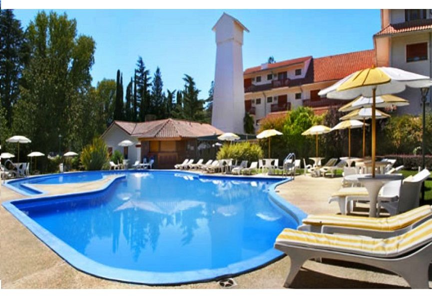 حوض السباحة