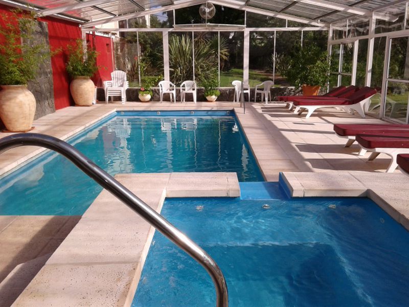 حوض السباحة