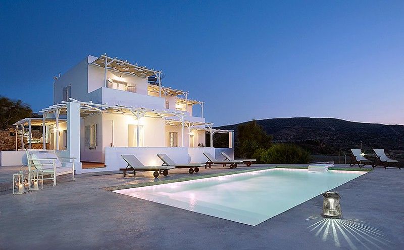 حوض السباحة