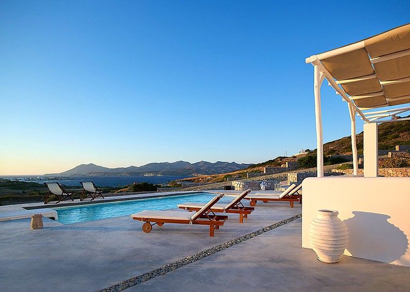 حوض السباحة