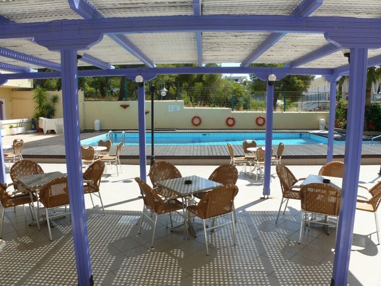 حوض السباحة