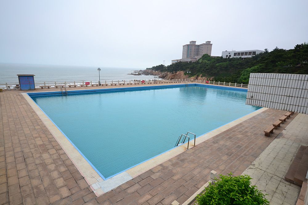 حوض السباحة