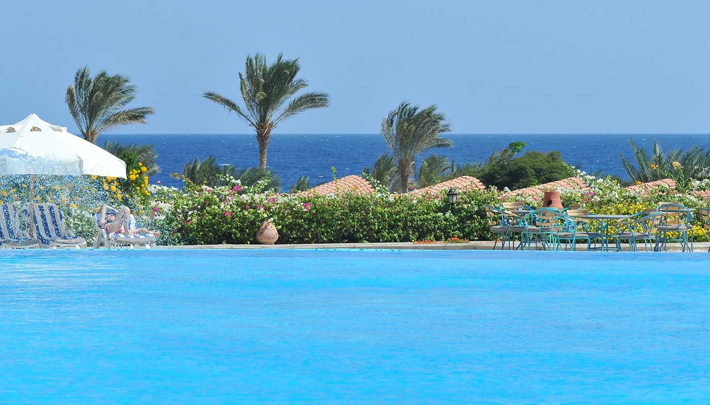 حوض السباحة