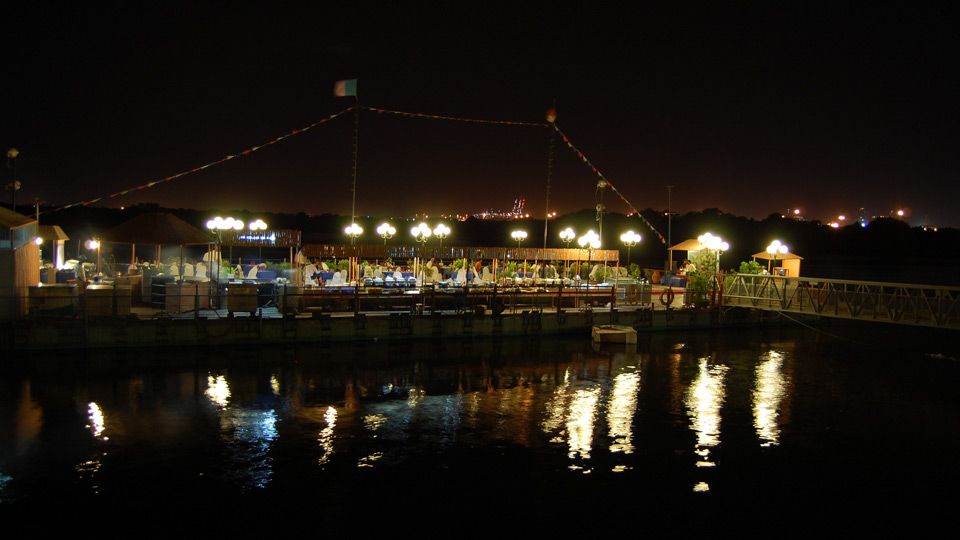 مطعم