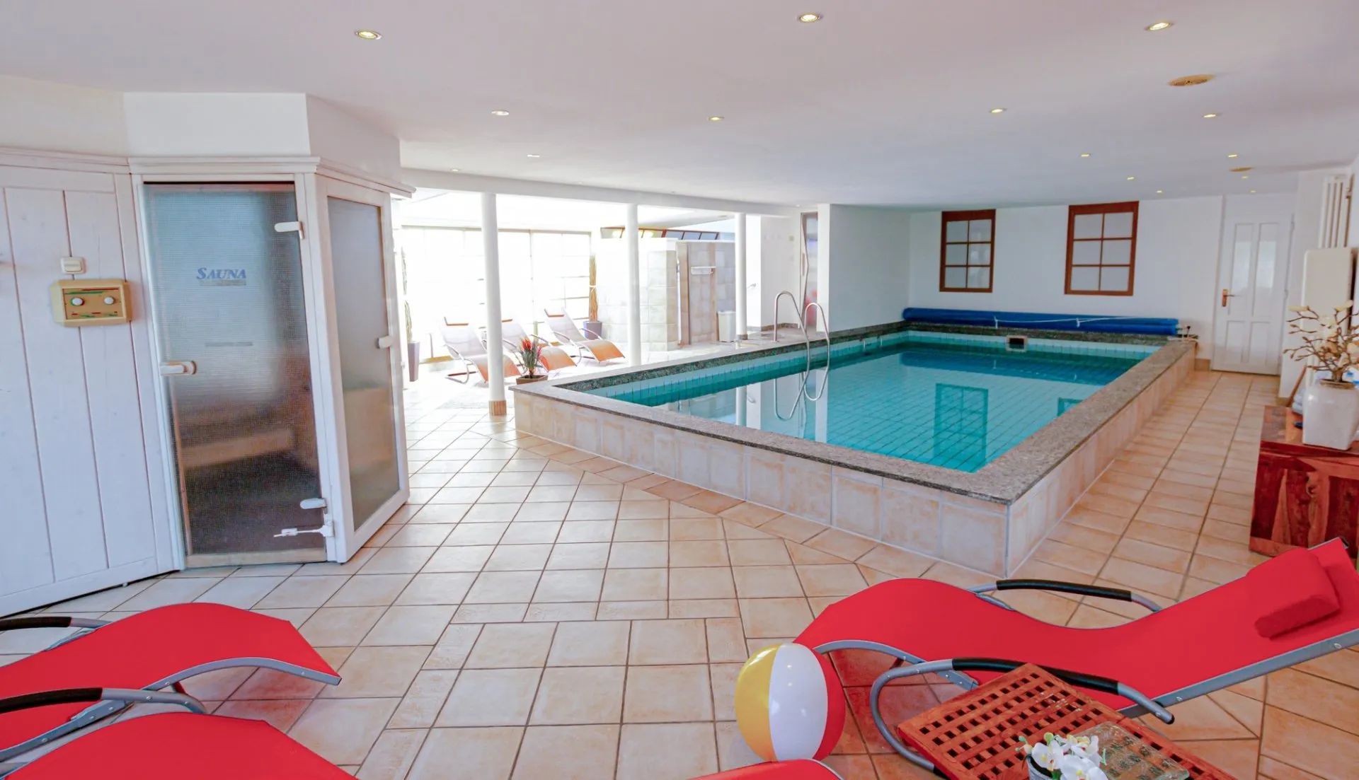 حوض السباحة